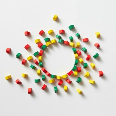 Tu bebé está explorando su entorno y formando vínculos seguros. En esta etapa, el contacto, la calma y las rutinas predecibles son esenciales.